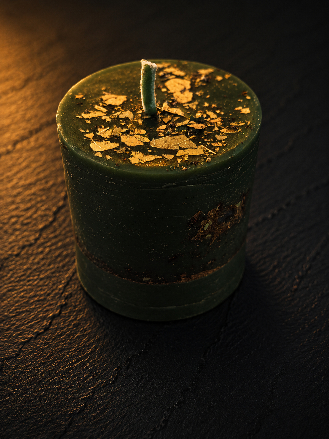 Užkalbėta ritualinė žvakė finansinei gausai